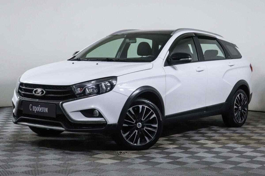 Автомобиль LADA (ВАЗ), Vesta SW Cross, 2017 года, MT, пробег 42975 км